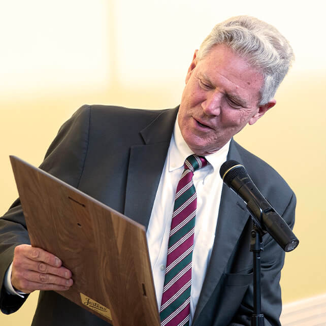 Congressman Frank Pallone accepts the 2022 L’Hommedieu award. 